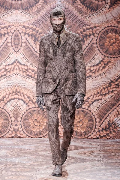 Look 8